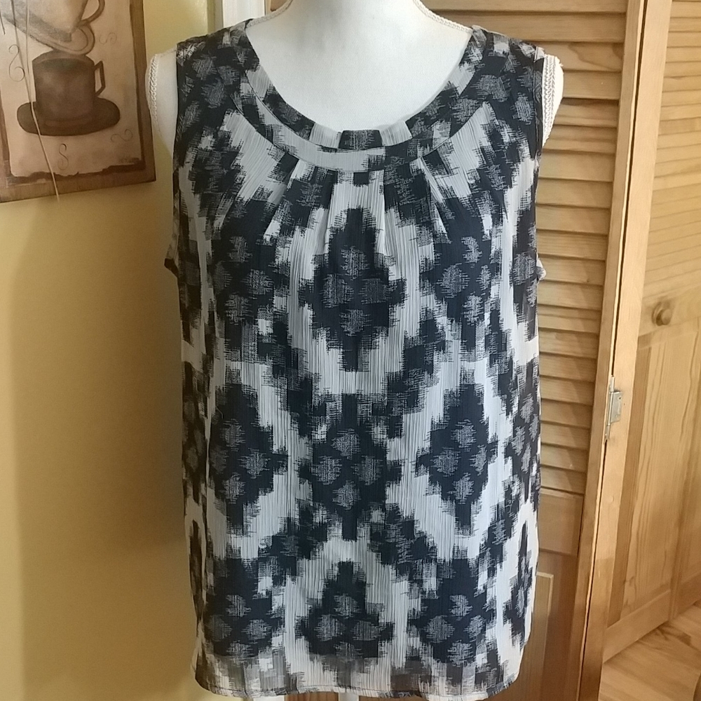 CHRISTOPHER & BANKS Navy Blue & White Sleeveless Top M